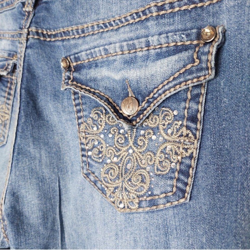 NINE WEST Embroidered Rhinestone Capri Jeans EUC - Picture 6 of 6